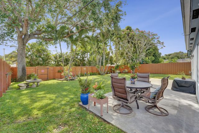 1921 N 49th Avenue, Hollywood, FL 33021