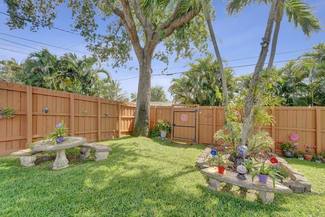 1921 N 49th Avenue, Hollywood, FL 33021