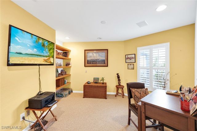 1335 Old Oak LN, Naples, FL 34110