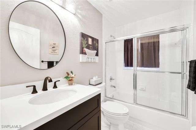 1335 Old Oak LN, Naples, FL 34110