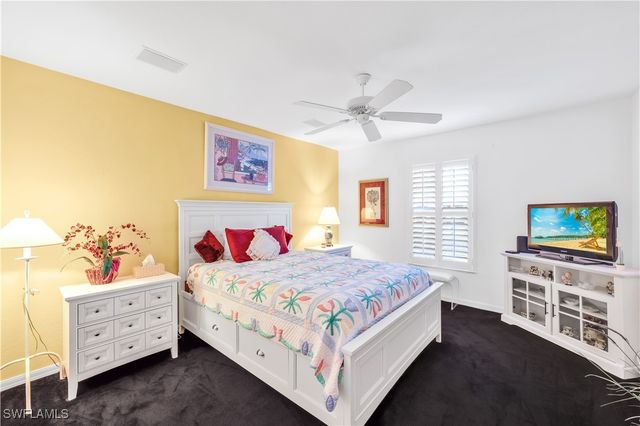 1335 Old Oak LN, Naples, FL 34110