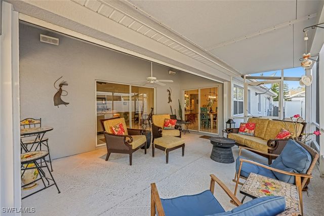 1335 Old Oak LN, Naples, FL 34110