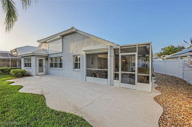 1335 Old Oak LN, Naples, FL 34110