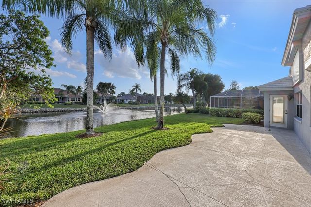 1335 Old Oak LN, Naples, FL 34110