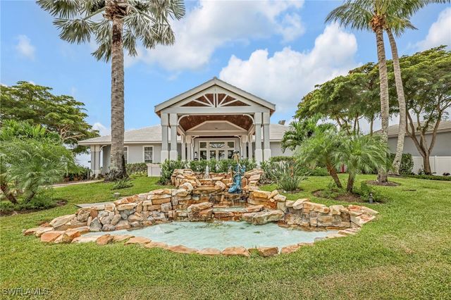 1335 Old Oak LN, Naples, FL 34110