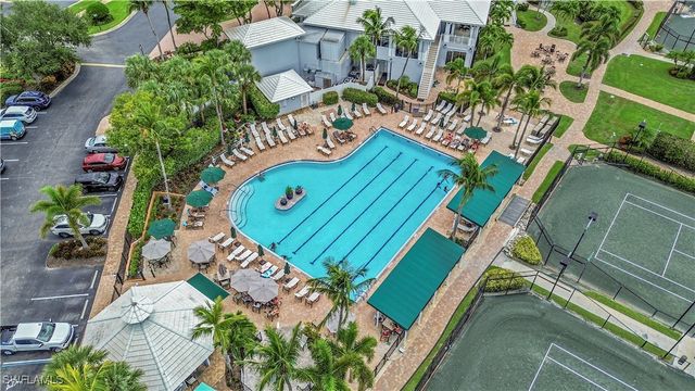 1335 Old Oak LN, Naples, FL 34110