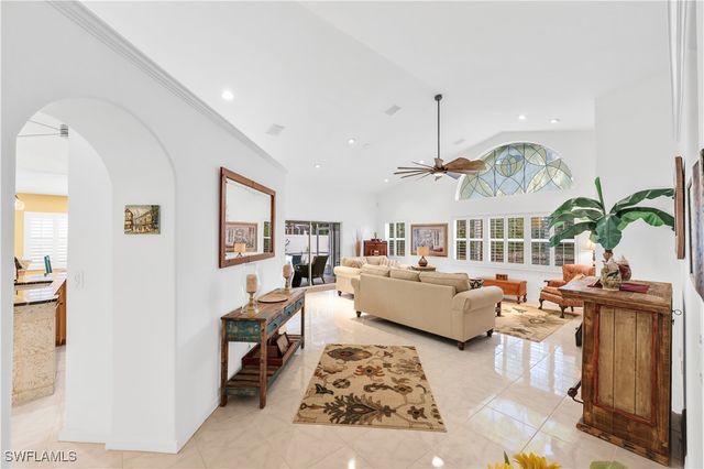 1335 Old Oak LN, Naples, FL 34110