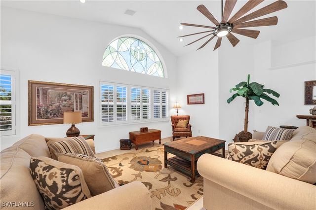 1335 Old Oak LN, Naples, FL 34110