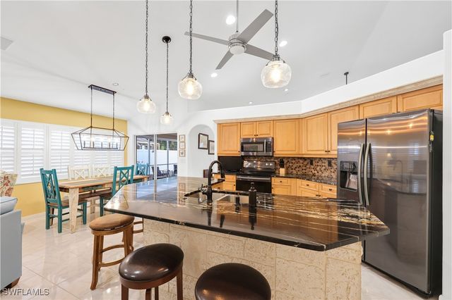 1335 Old Oak LN, Naples, FL 34110