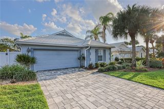 1335 Old Oak LN, Naples, FL 34110