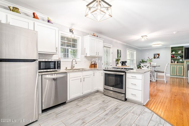 9525 Poplar Hill Dr, Crestwood, KY 40014