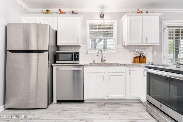 9525 Poplar Hill Dr, Crestwood, KY 40014