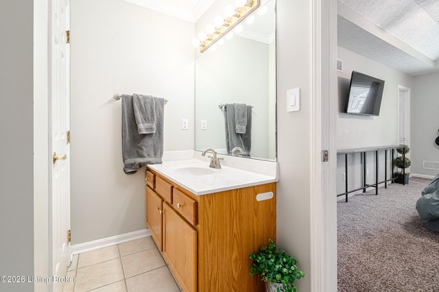 9525 Poplar Hill Dr, Crestwood, KY 40014