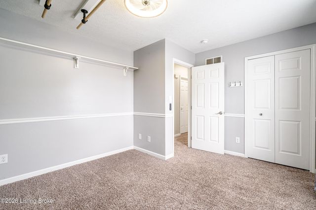 9525 Poplar Hill Dr, Crestwood, KY 40014