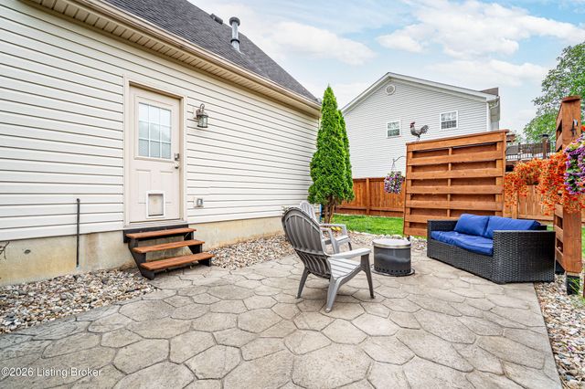 9525 Poplar Hill Dr, Crestwood, KY 40014