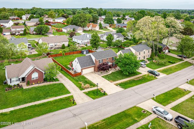 9525 Poplar Hill Dr, Crestwood, KY 40014