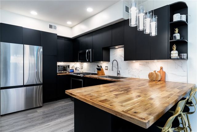 13600 Foothill 17, Sylmar, CA 91342
