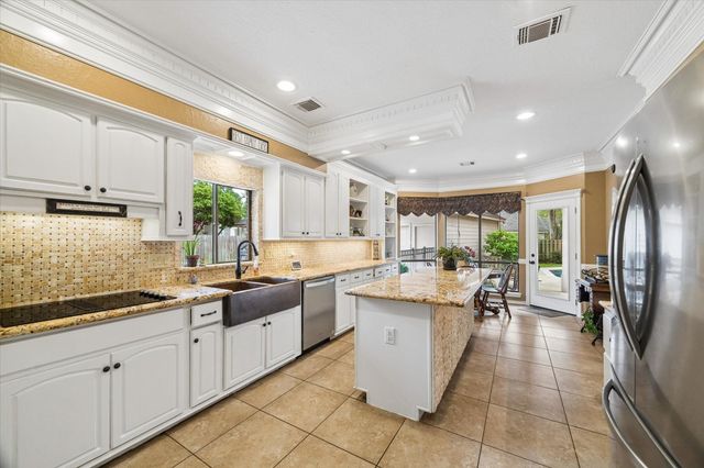 2519 Golden Pond Drive, Kingwood, TX 77345