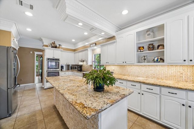 2519 Golden Pond Drive, Kingwood, TX 77345