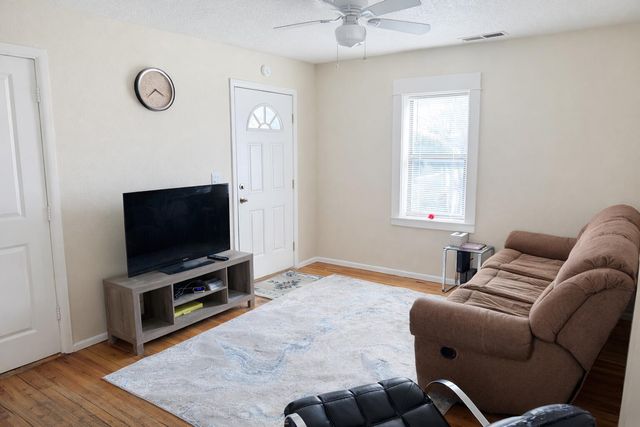 1609 Edith Boulevard SE, Albuquerque, NM 87102