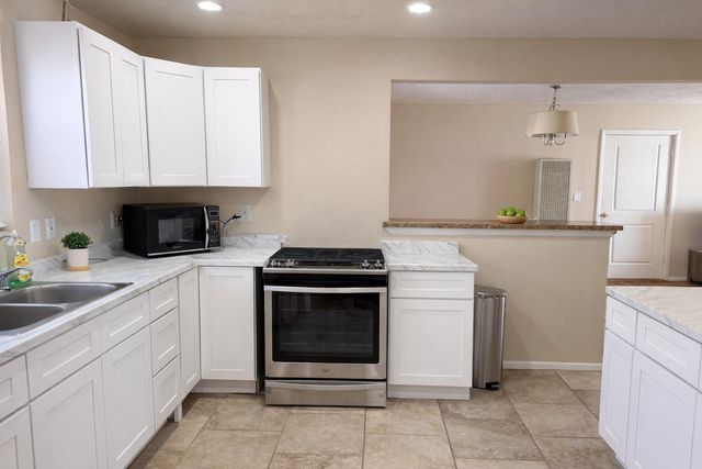 1609 Edith Boulevard SE, Albuquerque, NM 87102