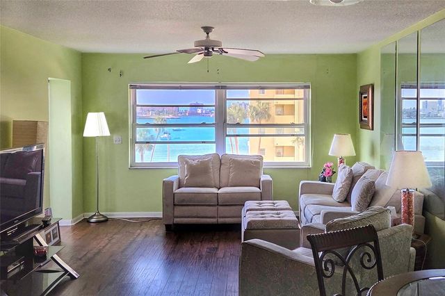 4550 COVE CIRCLE 406, St Petersburg, FL 33708