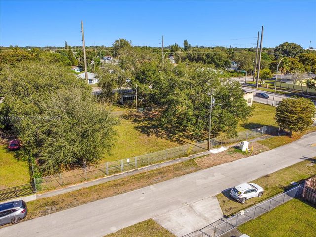 8610 NW 17th Ave, Miami, FL 33147