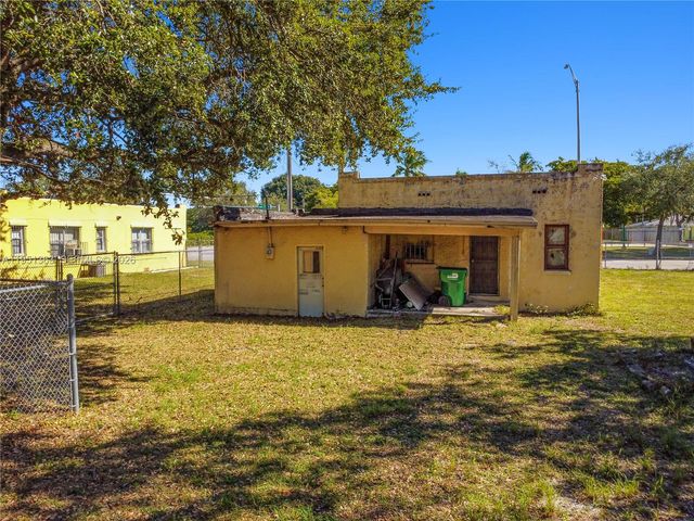 8610 NW 17th Ave, Miami, FL 33147