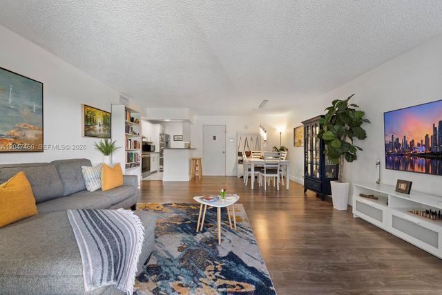 10381 N Kendall Drive M8, Miami, FL 33176