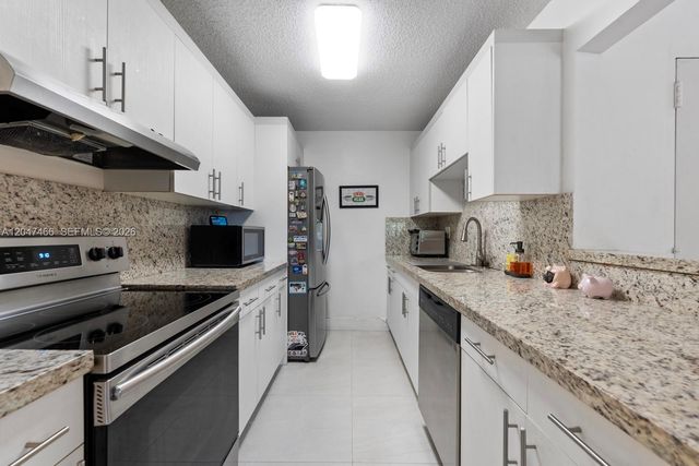 10381 N Kendall Drive M8, Miami, FL 33176
