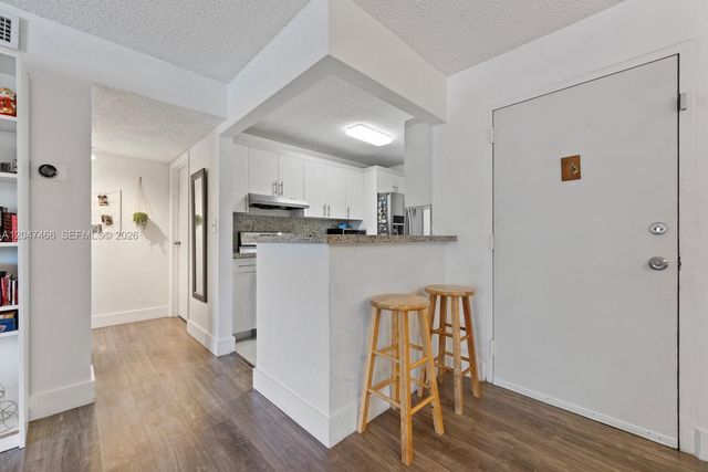 10381 N Kendall Drive M8, Miami, FL 33176