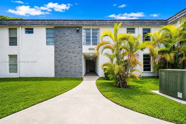 10381 N Kendall Drive M8, Miami, FL 33176