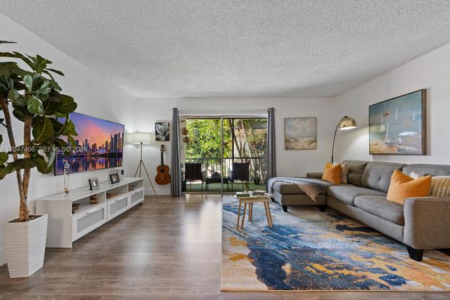 10381 N Kendall Drive M8, Miami, FL 33176