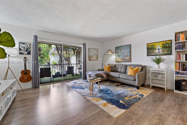 10381 N Kendall Drive M8, Miami, FL 33176