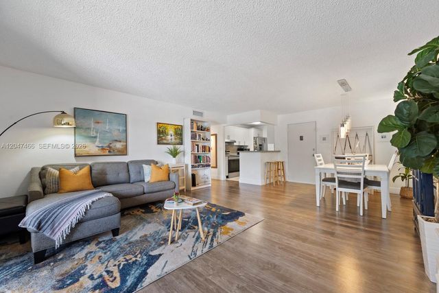 10381 N Kendall Drive M8, Miami, FL 33176