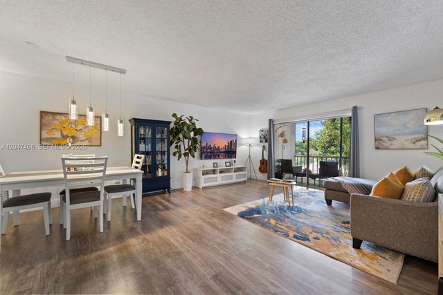 10381 N Kendall Drive M8, Miami, FL 33176
