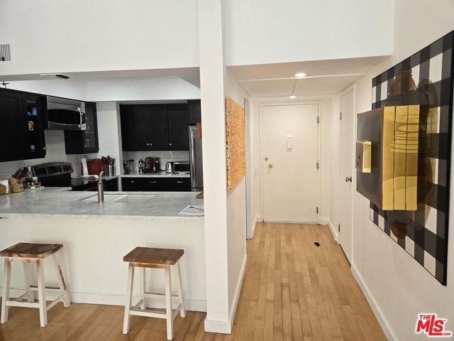 7135 Hollywood Boulevard 203, Los Angeles, CA 90046