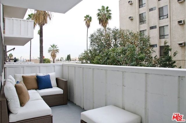 7135 Hollywood Boulevard 203, Los Angeles, CA 90046