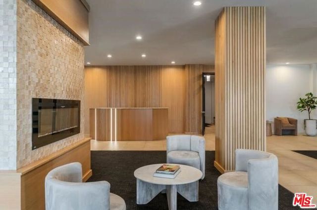 7135 Hollywood Boulevard 203, Los Angeles, CA 90046