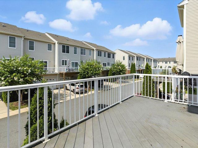 42896 PAMPLIN TER, Chantilly, VA 20152
