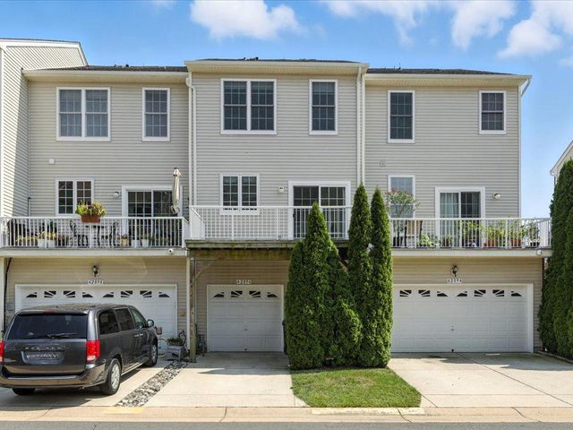 42896 PAMPLIN TER, Chantilly, VA 20152