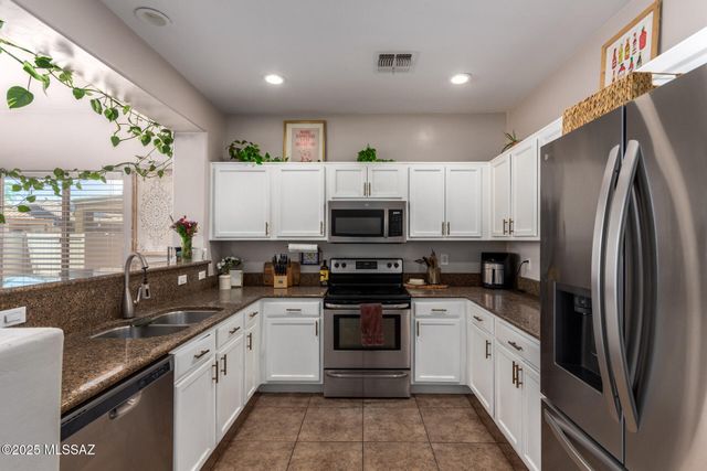 21185 E Reunion Road, Red Rock, AZ 85145