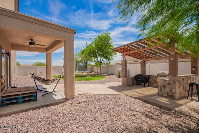 21185 E Reunion Road, Red Rock, AZ 85145