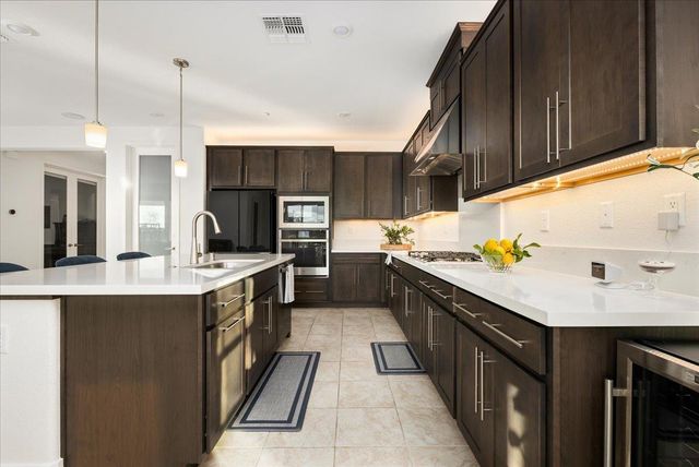 2200 Challenger Way, Roseville, CA 95747