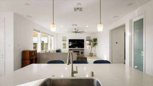 2200 Challenger Way, Roseville, CA 95747