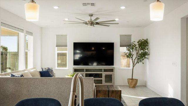 2200 Challenger Way, Roseville, CA 95747