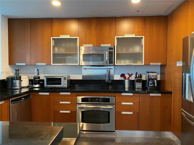 7901 Hispanola Ave 1212, North Bay Village, FL 33141