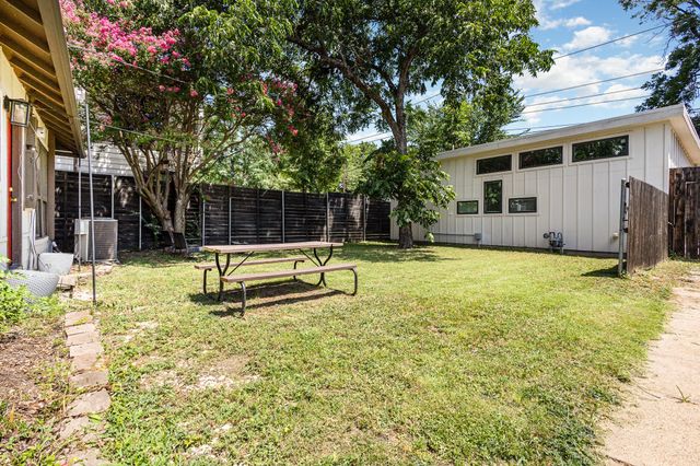 1030 Mount Auburn Avenue B, Dallas, TX 75223