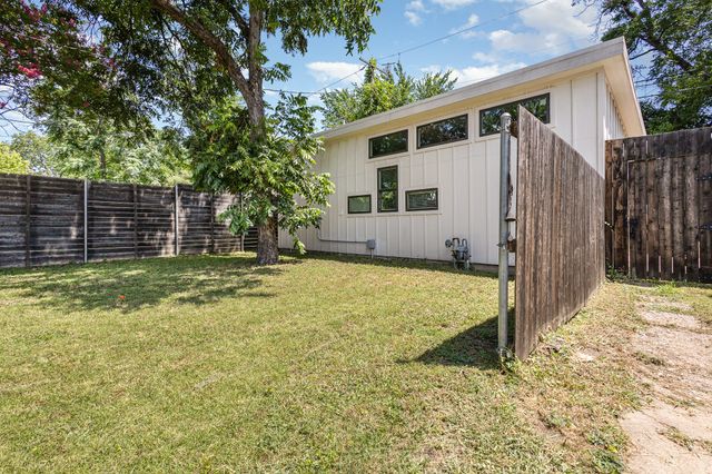 1030 Mount Auburn Avenue B, Dallas, TX 75223