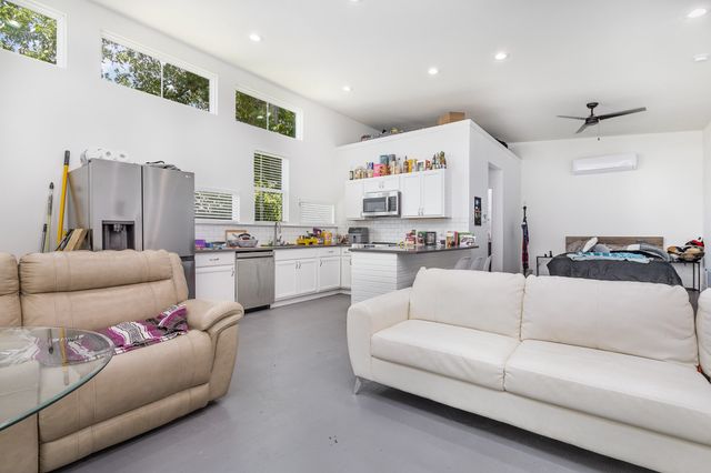 1030 Mount Auburn Avenue B, Dallas, TX 75223